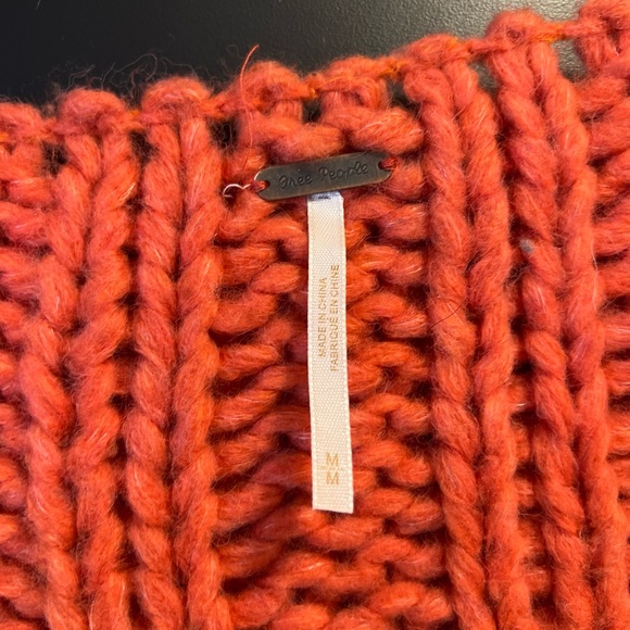 OVERSIZED FREE PEOPLE CORAL SWEATER - Picture 5 of 5